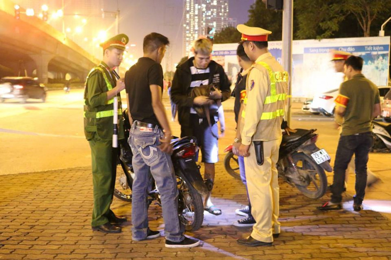 Các tổ công tác 141 cũng như Công an đơn vị quận, huyện, thị xã tăng cường tuần tra khép kín đảm bảo ANTT trên địa bàn thành phố