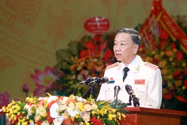 Đại tướng Tô Lâm, Ủy viên Bộ Chính trị, Bộ trưởng Bộ Công an trình bày diễn văn tại buổi lễ