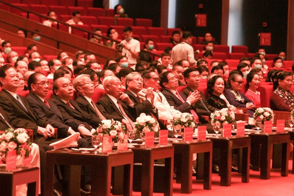 Các đồng chí Lãnh đạo, Nguyên Lãnh đạo Đảng, Nhà nước, Quốc hội, Ban, Bộ, nghành tham dự buổi Lễ