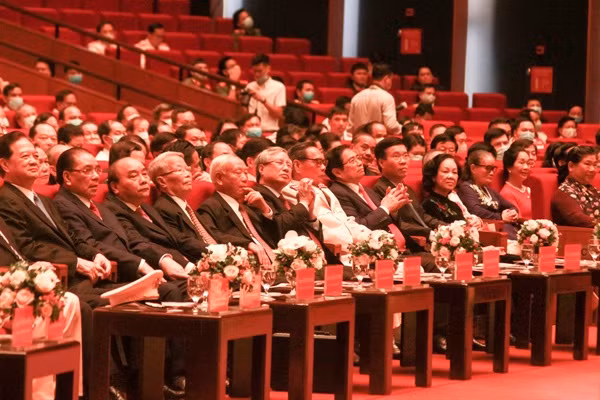 Các đồng chí Lãnh đạo Đảng, Nhà nước, nguyên Lãnh đạo Đảng, Nhà nước qua các thời kỳ tham dự buổi lễ