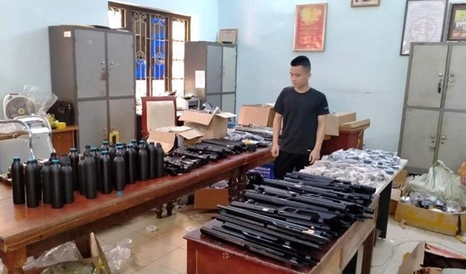 Số thiết bị linh kiện súng các đối tượng cất giấu bị CAH Thanh Oai phát hiện, thu giữ