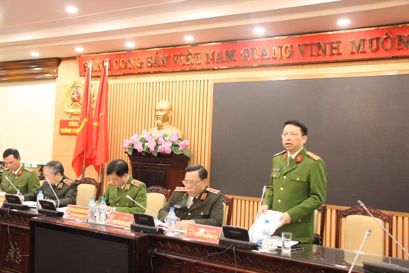 Đại tá Nguyễn Hồng Ky, Phó Giám đốc CATP báo cáo tóm tắt kết quả thực hiện 2 Dự án