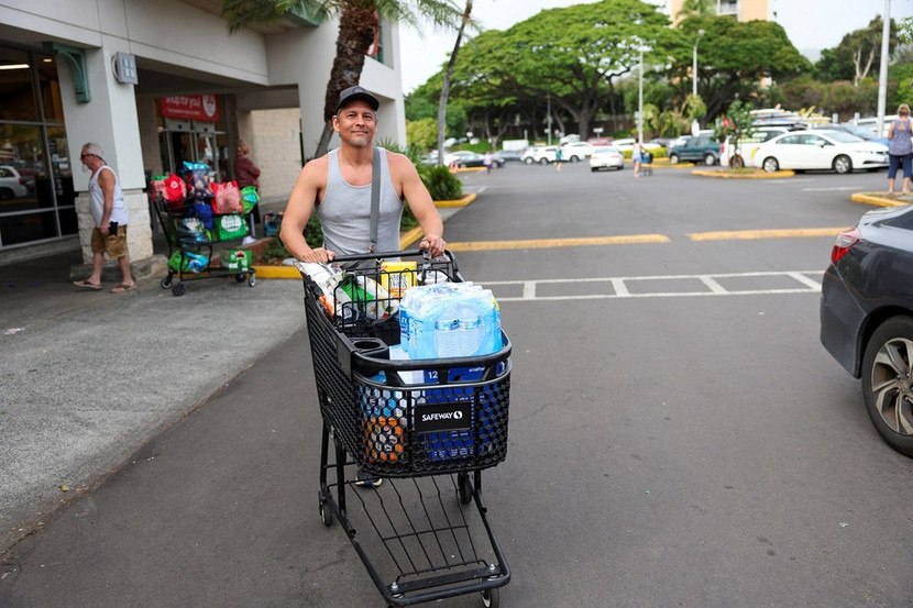 Người dân Honolulu, Mỹ tích trữ hàng hóa sau khi cảnh báo sóng thần được ban bố