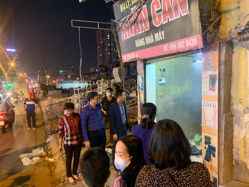 Lãnh đạo UBND, Công an quận Hai Bà Trưng và phường Đồng Tâm tại khu vực dự án đường vành đai II Lãnh đạo UBND, Công an quận Hai Bà Trưng và phường Đồng Tâm tại khu vực dự án đường vành đai II