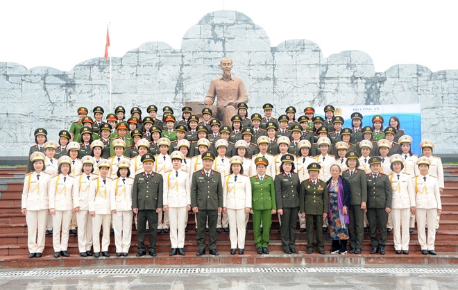 Các đại biểu và các gương mặt Phụ nữ CAND tiêu biểu