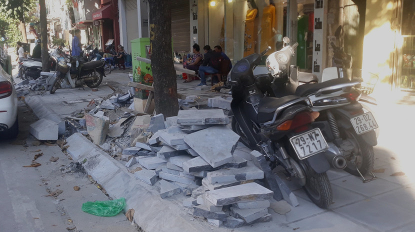 Nguyên vật liệu ngổn ngang