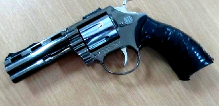 Bắt kẻ giả danh công an để cướp tiền gái mại dâm ảnh 2