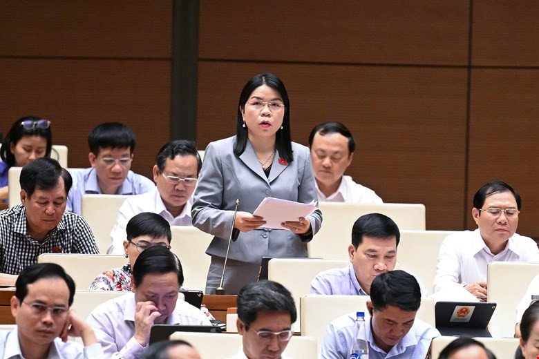 Đại biểu Nguyễn Thị Ngọc Xuân (đoàn Bình Dương) phát biểu thảo luận