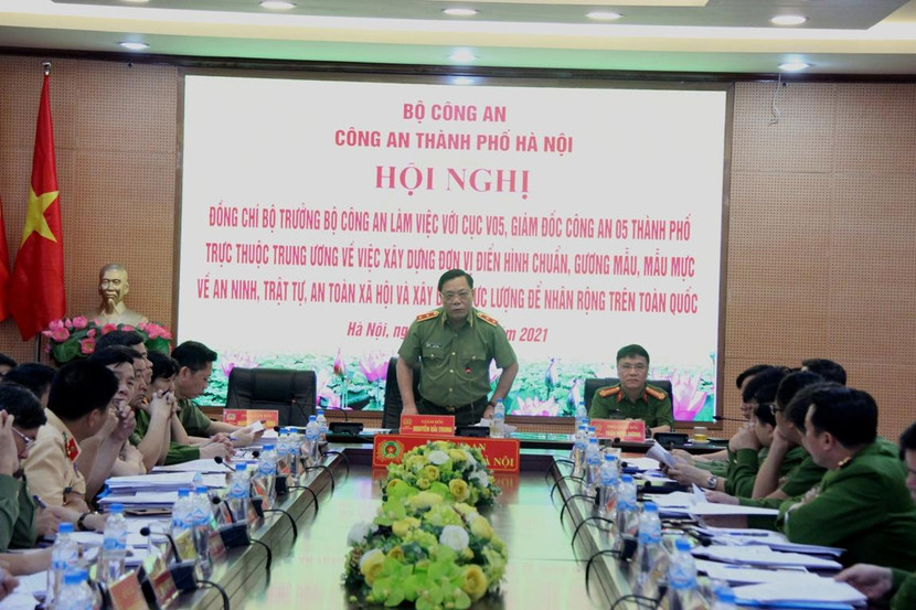 Trung tướng Nguyễn Hải Trung - Giám đốc CATP tham luận tại hội nghị Trung tướng Nguyễn Hải Trung - Giám đốc CATP tham luận tại hội nghị