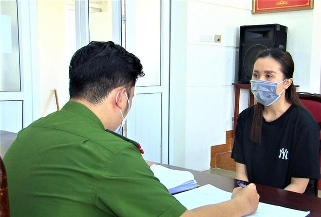 Đối tượng Nguyễn Thị Vân Anh, cầm đầu một đường dây cho vay lãi nặng mới bị triệt phá Đối tượng Nguyễn Thị Vân Anh, cầm đầu một đường dây cho vay lãi nặng mới bị triệt phá