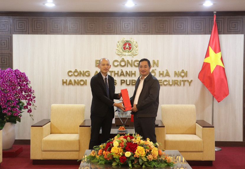 Ngài Utsumi Rai, Bí thư thứ hai, Trưởng Ban an ninh kiêm Lãnh sự Đại sứ quán Nhật Bản, chúc Tết CATP Hà Nội