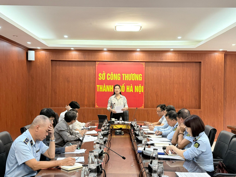 Đồng chí Nguyễn Kiều Oanh - Phó Trưởng ban Thường trực Ban Chỉ đạo 389 Thành phố Hà Nội – Phó Giám đốc Sở Công Thương chỉ đạo một hội nghị của BCĐ Đồng chí Nguyễn Kiều Oanh - Phó Trưởng ban Thường trực Ban Chỉ đạo 389 Thành phố Hà Nội – Phó Giám đốc Sở Công Thương chỉ đạo một hội nghị của BCĐ