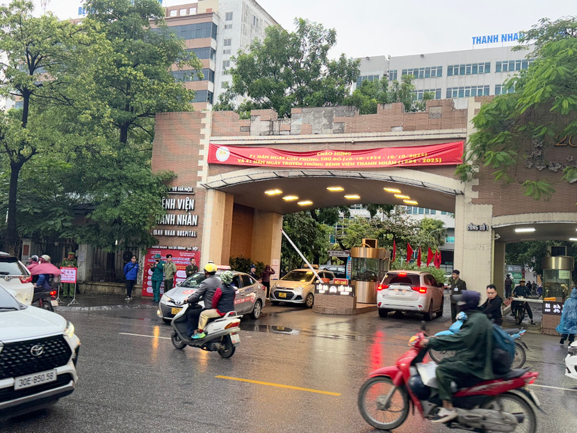 Áp lực giao thông lớn tại cổng 3 Bệnh viện