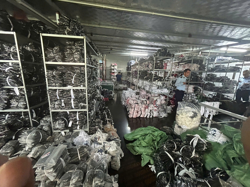 Lực lượng QLTT kiểm tra vụ gian lận thương mại Lực lượng QLTT kiểm tra vụ gian lận thương mại