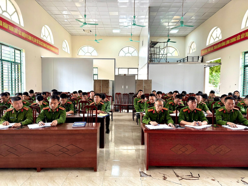 100% cán bộ, chiến sỹ Công an xã tham gia Lễ phát động thi đua "Ba Nhất" 100% cán bộ, chiến sỹ Công an xã tham gia Lễ phát động thi đua "Ba Nhất"