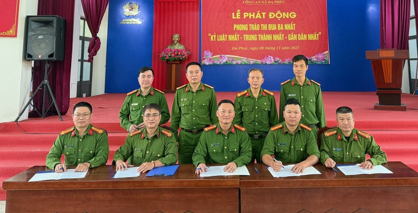 Ban chỉ huy Công an xã chứng kiến các Tổ công tác ký giao ước thi đua Ban chỉ huy Công an xã chứng kiến các Tổ công tác ký giao ước thi đua