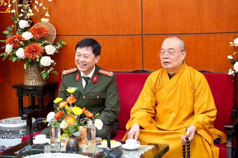 Đoàn công tác CATP Hà Nội chúc mừng kỷ niệm 44 năm ngày thành lập Giáo hội Phật giáo Việt Nam