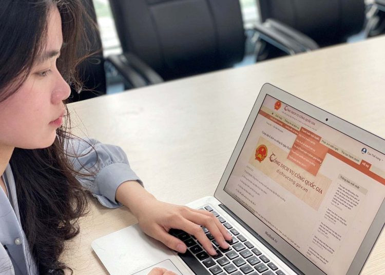 Hiện nay người dân đã có thể ngồi nhà để kê khai, nộp lệ phí trước bạ