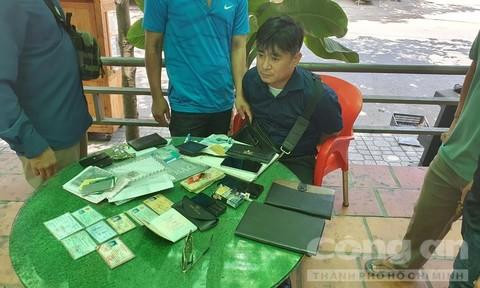 Đối tượng Đỗ Xuân Tuấn bị tạm giữ cùng nhiều tang vật liên quan