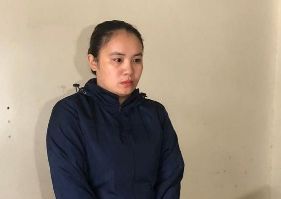 Nguyễn Thị Thịnh nghe đọc quyết định khởi tố vụ án và bị can