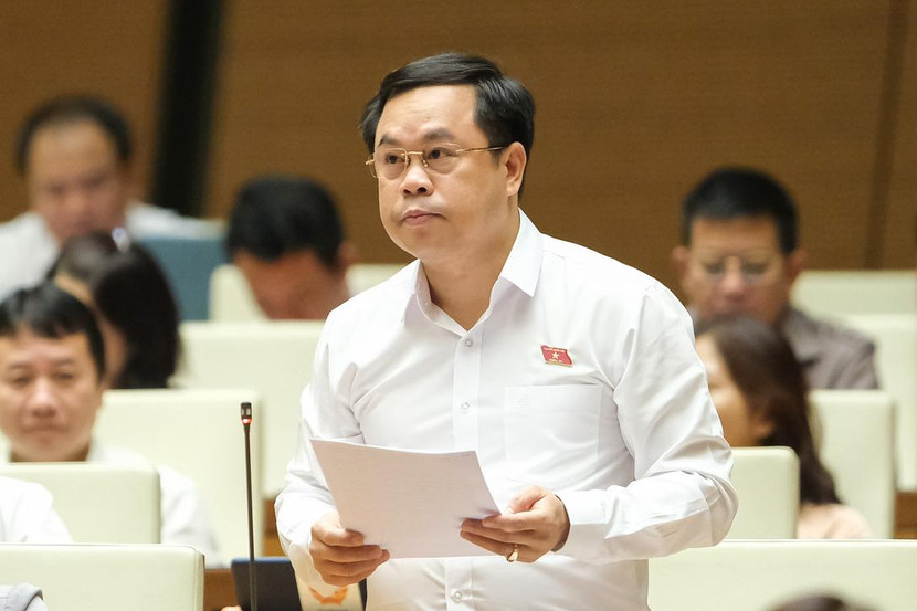 Đại biểu Quốc hội Vương Quốc Thắng (đoàn Quảng Nam) quan tâm đến vai trò của đại học đối với phát triển bền vững