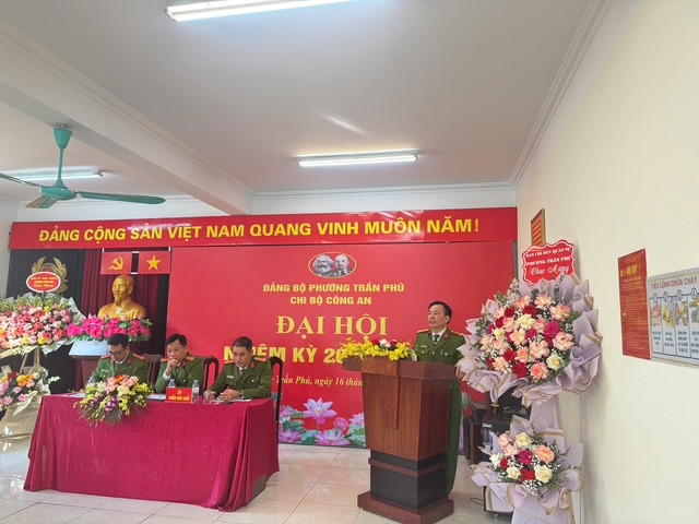 Chỉ huy CAQ Hoàng Mai cùng các đại biểu dự đại hội