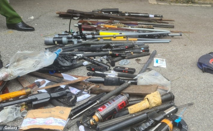 Gần 150 vũ khí, công cụ hỗ trợ bị tiêu hủy Gần 150 vũ khí, công cụ hỗ trợ bị tiêu hủy