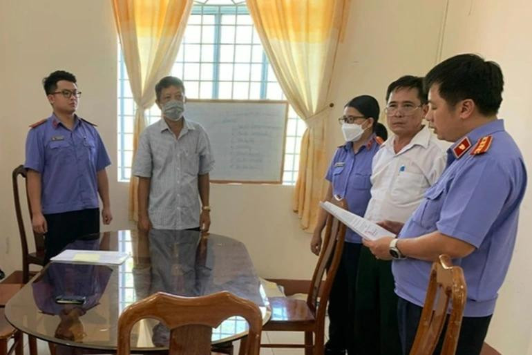 Cơ quan điều tra Viện kiểm sát nhân dân tối cao đọc lệnh bắt giam đối với ông Cường Cơ quan điều tra Viện kiểm sát nhân dân tối cao đọc lệnh bắt giam đối với ông Cường