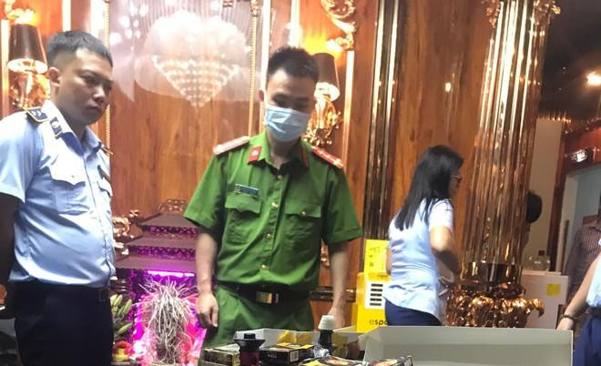 Lực lượng Công an và Quản lý thị trường kiểm tra cơ sở kinh doanh có điều kiện về ANTT