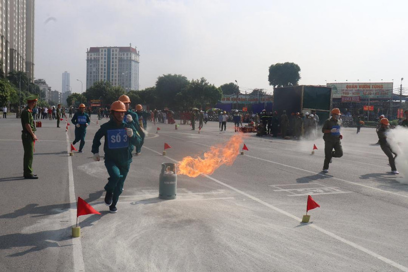 Các đối tuyển tham gia hội thao với khí thế, quyết tâm cao