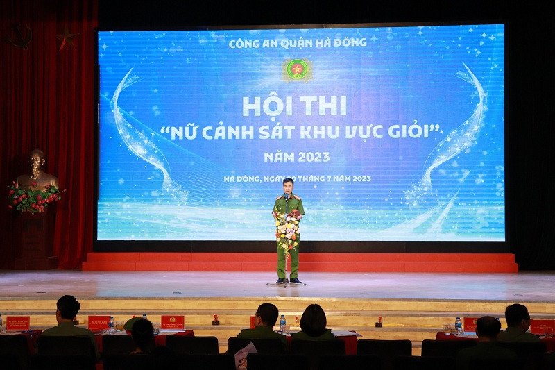 Đại tá Nguyễn Ngọc Quyền – Bí thư Đảng ủy, Trưởng CAQ Hà Đông phát biểu tại hội thi Đại tá Nguyễn Ngọc Quyền – Bí thư Đảng ủy, Trưởng CAQ Hà Đông phát biểu tại hội thi