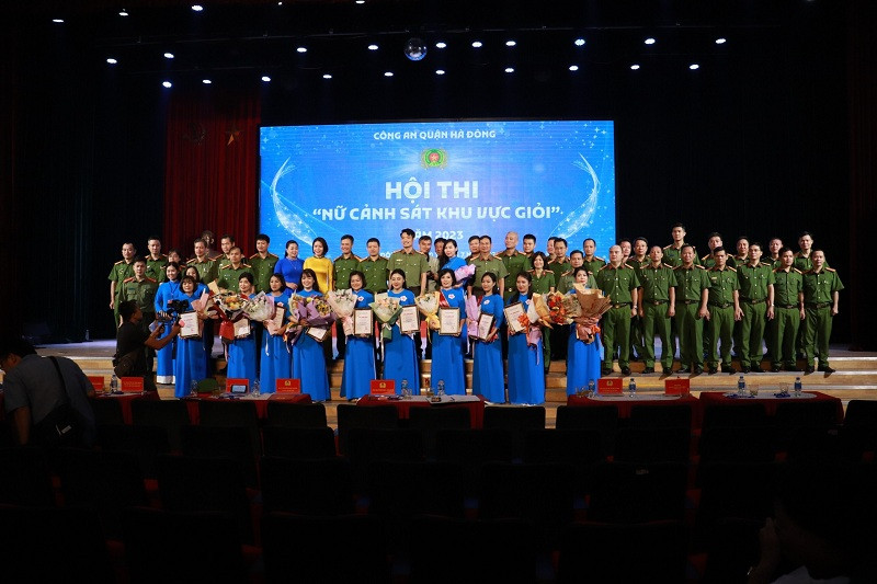 Ban Tổ chức, Ban Giám khảo các các thí sinh tại hội thi Ban Tổ chức, Ban Giám khảo các các thí sinh tại hội thi