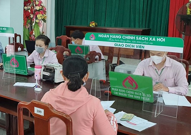 Đồng loạt giảm lãi suất cho vay các chương trình tín dụng chính sách tại Ngân hàng Chính sách xã hội Đồng loạt giảm lãi suất cho vay các chương trình tín dụng chính sách tại Ngân hàng Chính sách xã hội