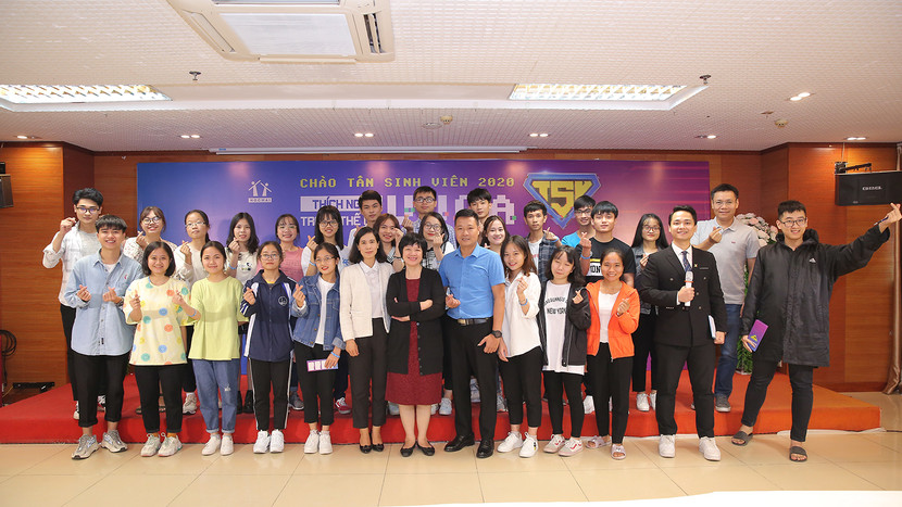 Chào Tân sinh viên là chương trình ý nghĩa, được HOCMAI tổ chức đều đặn hằng năm dành cho các bạn sinh viên vừa trải qua kỳ thi THPT Quốc gia Chào Tân sinh viên là chương trình ý nghĩa, được HOCMAI tổ chức đều đặn hằng năm dành cho các bạn sinh viên vừa trải qua kỳ thi THPT Quốc gia