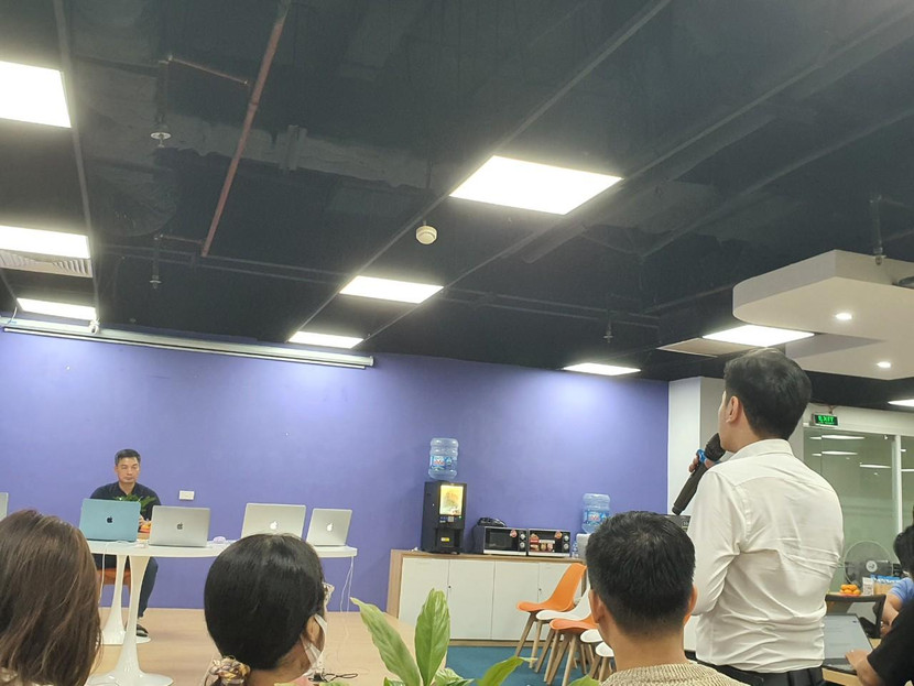 Ông Trần Việt Vĩnh trao đổi cùng các nhà đầu tư VO247 Ông Trần Việt Vĩnh trao đổi cùng các nhà đầu tư VO247