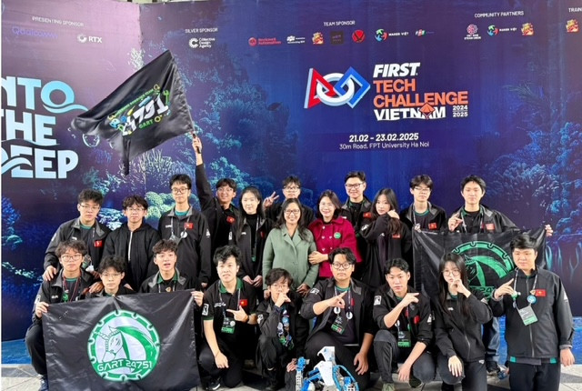 Các thầy, cô giáo đóng vai trò quan trọng để đội tuyển có cơ hội ghi tên trên trên bản đồ robotics quốc tế