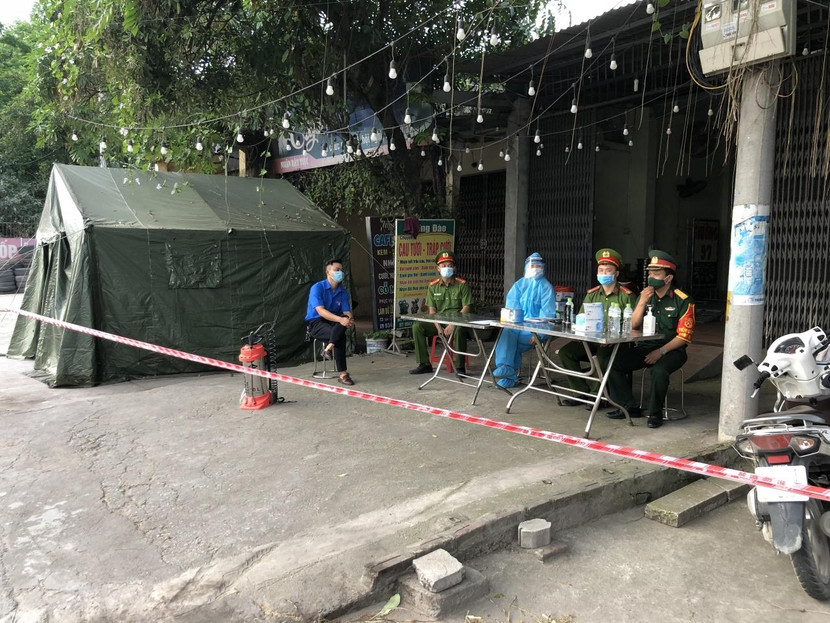 Chỉ huy Công an xã Tô Hiệu bày tỏ: "Ai cũng vất vả mà, đâu chỉ lực lượng Công an..."