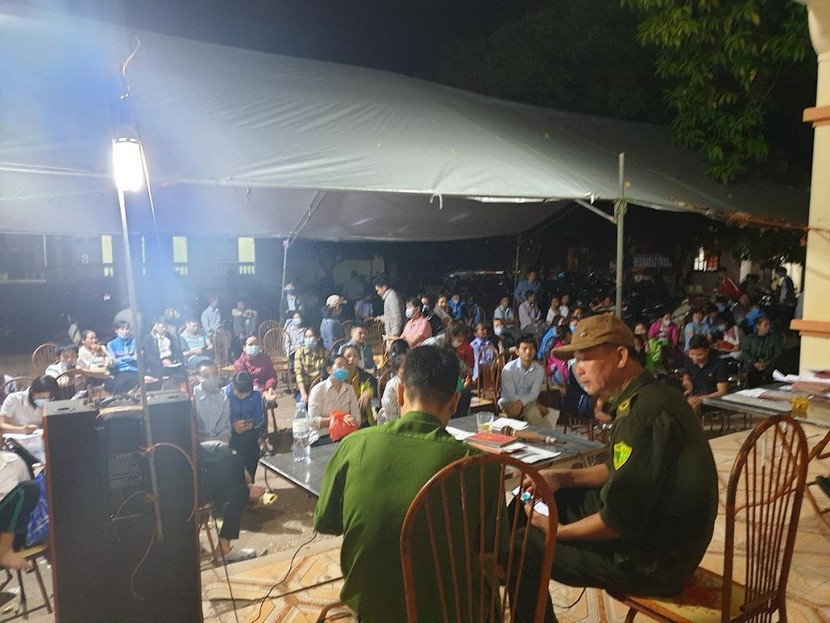 Lực lượng Công an cơ sở xuyên đêm phục vụ nhân dân Lực lượng Công an cơ sở xuyên đêm phục vụ nhân dân