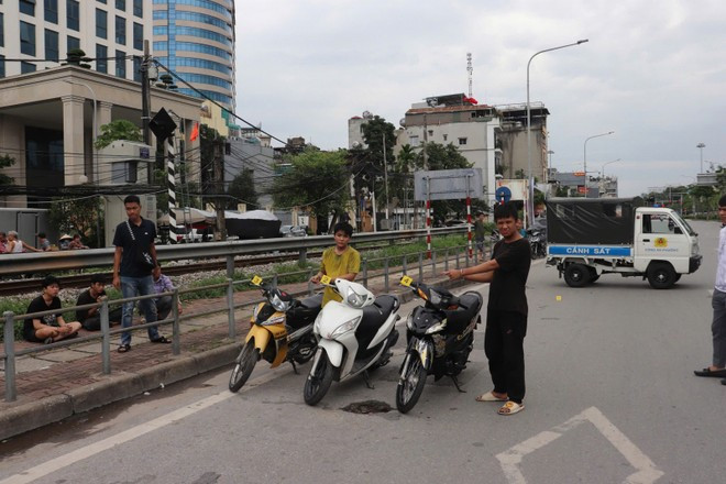 Cơ quan Công an dựng lại hiện trường vụ cướp tài sản Cơ quan Công an dựng lại hiện trường vụ cướp tài sản