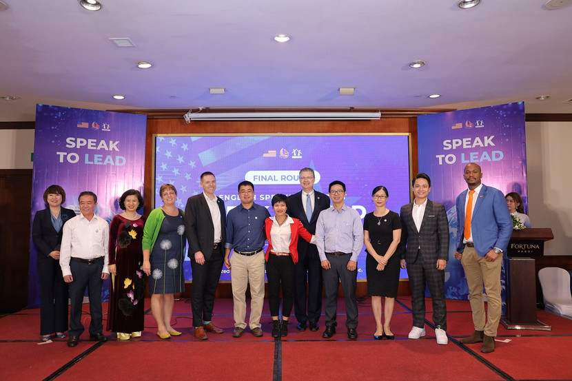Đại diện Ban tổ chức và Ban giám khảo của cuộc thi Speak to Lead 2020 Đại diện Ban tổ chức và Ban giám khảo của cuộc thi Speak to Lead 2020