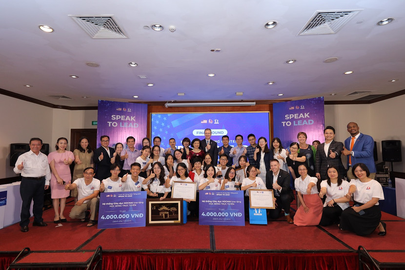 Ảnh tất cả các đội thi cùng ban giám khảo và ban tổ chức Ảnh tất cả các đội thi cùng ban giám khảo và ban tổ chức