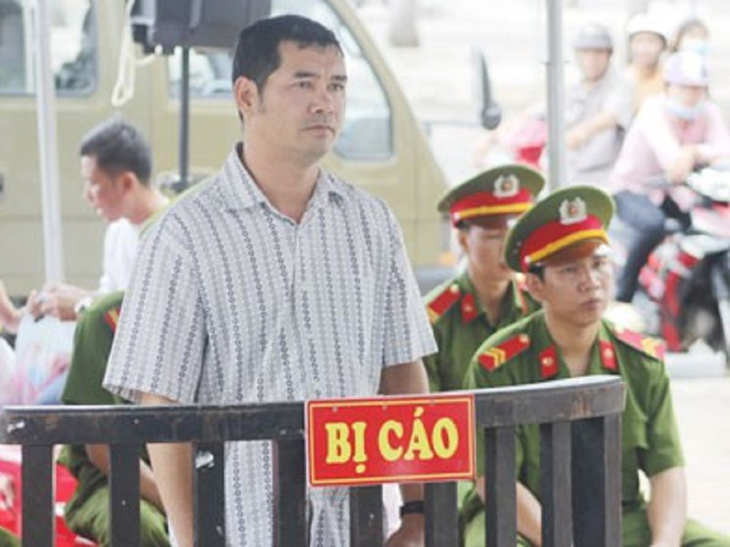 Hưng từng bị kết án 2 năm tù về tội làm giả con dấu, tài liệu của cơ quan, tổ chức năm 2016 tại tỉnh Bà Rịa - Vũng Tàu.