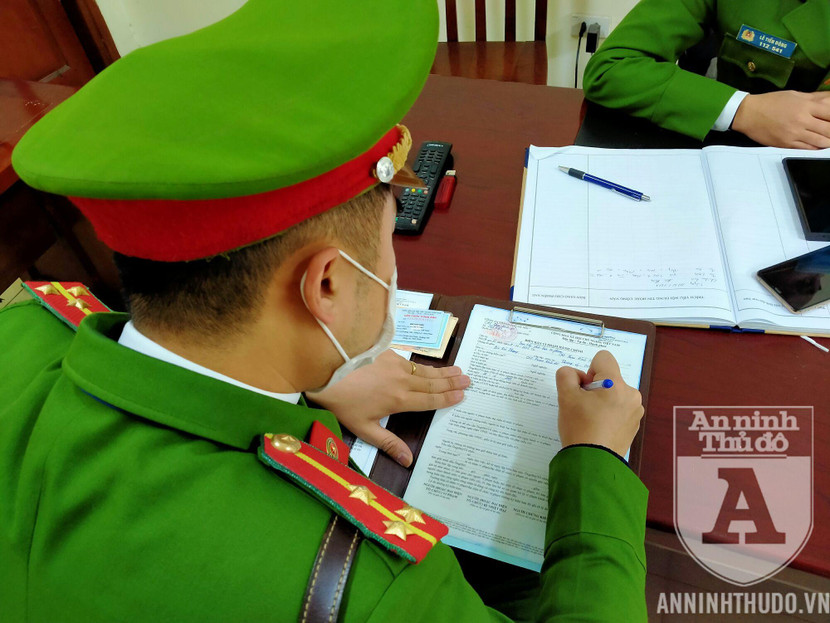 CAP Phạm Đình Hổ đã ra quyết định xử phạt nam thanh niên với số tiền 2 triệu đồng CAP Phạm Đình Hổ đã ra quyết định xử phạt nam thanh niên với số tiền 2 triệu đồng