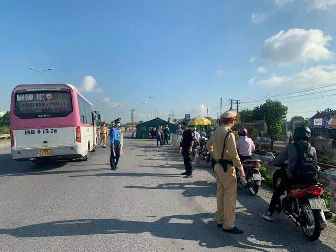 Hà Nội triển khai 23 chốt kiểm soát phòng chống dịch ở các tuyến đường lớn ra vào thành phố Hà Nội triển khai 23 chốt kiểm soát phòng chống dịch ở các tuyến đường lớn ra vào thành phố
