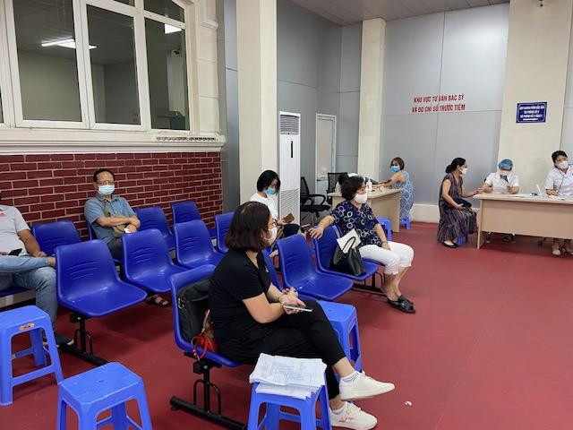 Viện Kiểm định quốc gia vắc xin và sinh phẩm y tế tiến hành tiêm vắc xin miễn phí đối với các đối tượng do Bộ Y tế và cơ quan có thẩm quyền quy định