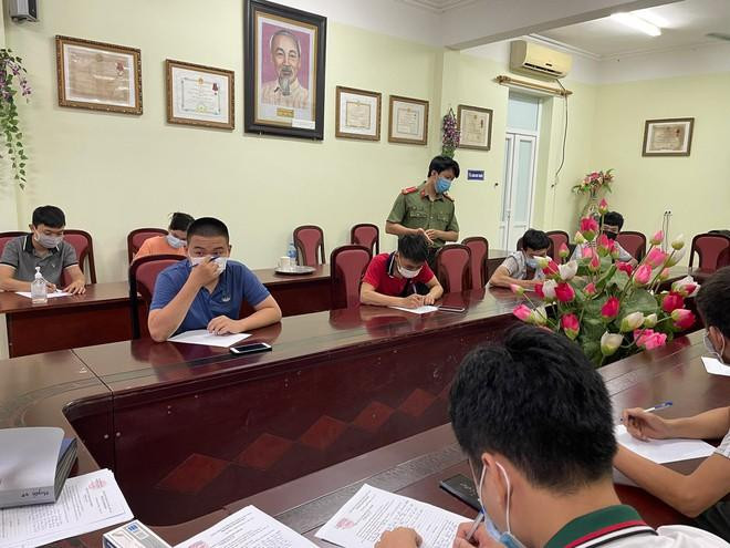 Công an quận Hà Đông xử lý các trường hợp tụ tập trong thời điểm toàn thành phố giãn cách