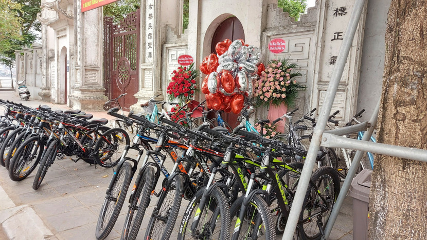 Dịch vụ thuê xe đạp dạo quanh hồ Tây hút khách Dịch vụ thuê xe đạp dạo quanh hồ Tây hút khách