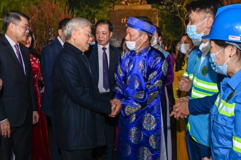 Chào đón năm mới Tân Sửu 2021, Tổng Bí thư, Chủ tịch nước Nguyễn Phú Trọng đã đến thăm và chúc Tết Đảng bộ, chính quyền và nhân dân Thủ đô. Tổng Bí thư, Chủ tịch nước tặng Đảng bộ, chính quyền, quân và dân Thủ đô 4 câu thơ lục bát, vừa là lời chúc, vừa giao nhiệm vụ: “Năm qua thắng lợi vẻ vang/ Năm nay Hà Nội phải càng thắng to/ Hào hoa, thanh lịch, ấm no/ Xứng danh Hà Nội - Thủ đô anh hùng”.