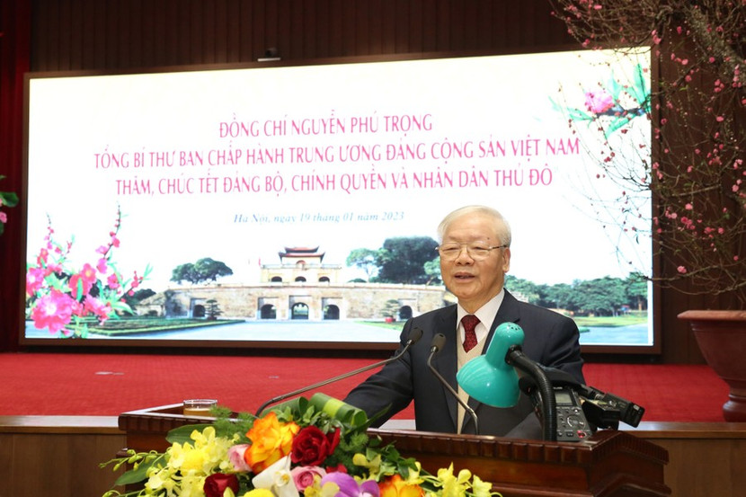 Trong không khí toàn Đảng, toàn dân phấn khởi đón Tết Nguyên đán Quý Mão 2023,Tổng Bí thư Nguyễn Phú Trọng đã đến thăm và chúc Tết Đảng bộ, chính quyền và nhân dân Thủ đô Hà Nội. “Mỗi lần đi trên đường Hà Nội lại thấy rõ sự đổi thay phát triển” - Tổng Bí thư chia sẻ.