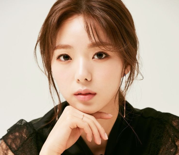 Chae Soo-bin vai nữ tiếp viên dũng cảm Ok Soon